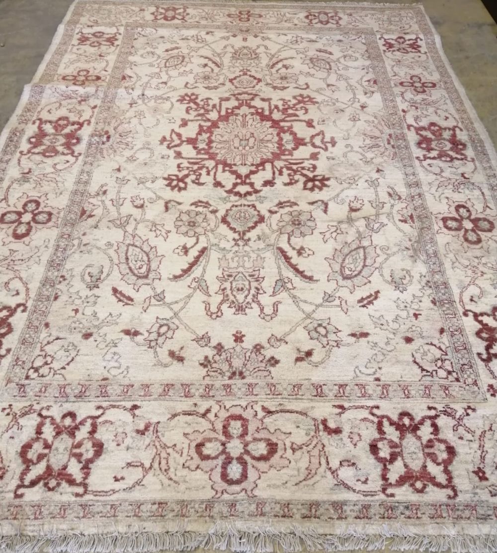 A Zeigler style carpet, 290 x 194cm